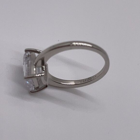 NWT 2.5CT Rectangle Emerald Cut Engagement Ring - Picture 8 of 8